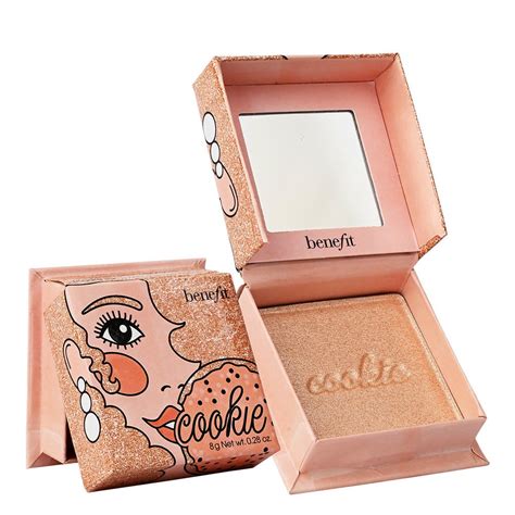 Benefit Cookie Highlighter 8 g - 322.95 kr + Fri Frakt og Ingen Toll