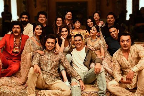 Akshay Kumar wraps up Housefull 4, shares group photo with the star ...