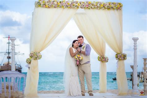 Wedding on Beach restaurant Huracan {Yevgeniy and Alya} - Caribbean Wedding