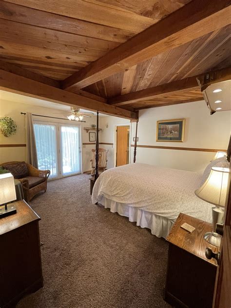 Rooms and Rates - Berkshire Inn