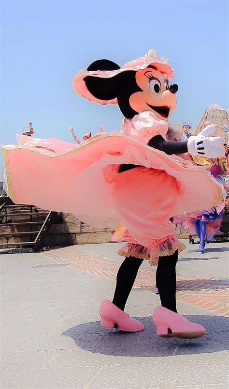 Minnie dancing away while she performs in a show at Tokyo Disney Sea | Minnie mouse pictures ...