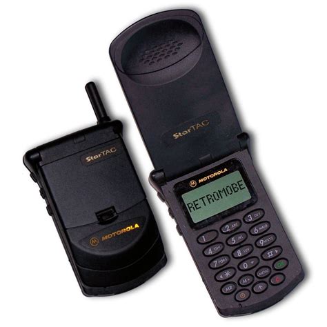 Retromobe - retro mobile phones and other gadgets: Motorola StarTAC (1996)