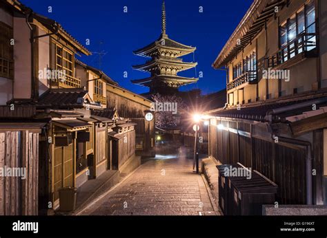 View yasaka pagoda night kyoto hi-res stock photography and images - Alamy