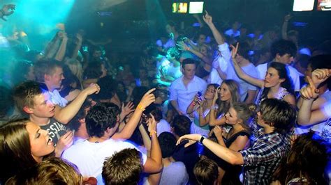 Byron Bay Nightlife: Best Bars & Clubs In Byron Bay