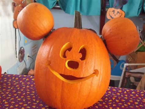 Mickey Mouse Jack-o-lantern | Lighted ornaments, Jack o lantern, Crafts