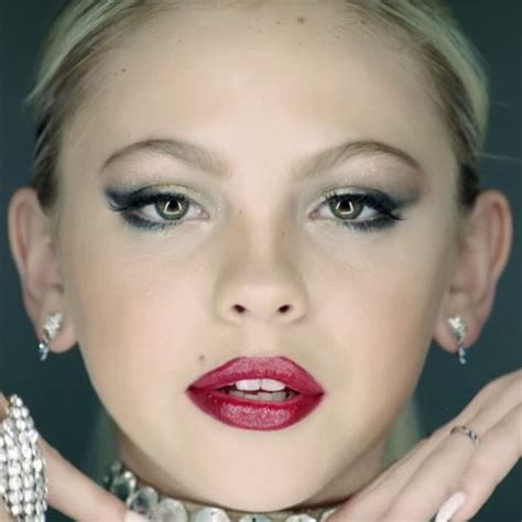 Jordyn Jones Makeup: Black Eyeshadow, Gold Eyeshadow & Burgundy Lipstick | Steal Her Style