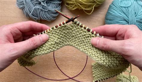 7 reasons why circular knitting needles are better than straights - Craft Fix