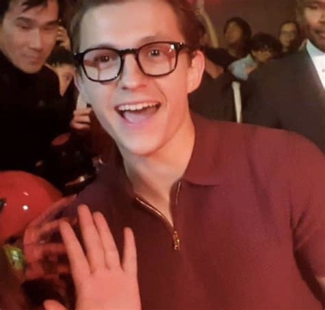 Peter Parker Wearing Glasses Meme - Pet Spares