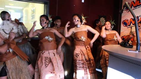 Fijian Meke (Dance) Santa Ana Fijian Youth Group | Dancing santa, Youth group, Fijian