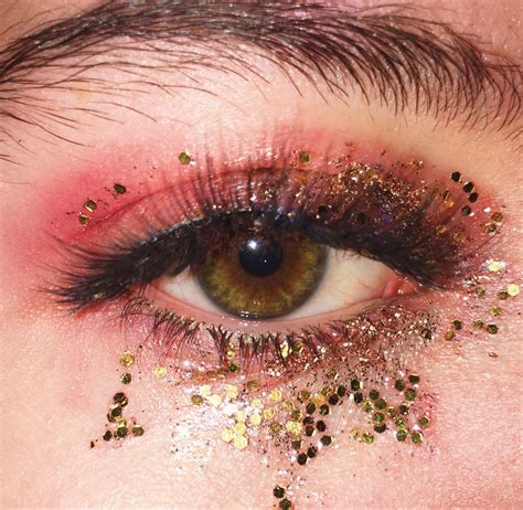 Euphoria glitter tears 💜💞 Makeup Eyeliner, Hair Makeup, Eyeshadow, Eye ...