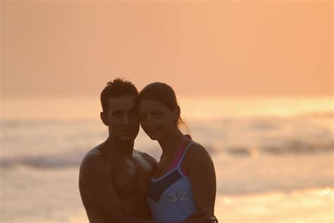 romantic couple on beach 12641161 Stock Photo at Vecteezy