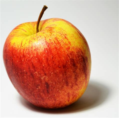 How To Draw A Realistic Apple Easy - Oct 18, 2011 · how to draw realistic or cartoon apples with ...