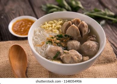 5.395 imagens de Bakso soup Imagens, fotos stock e vetores | Shutterstock