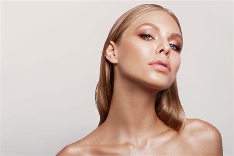 Strahlende Schönheit im Sommer: Die angesagtesten Make-up Trends 2023! - Technik Testen