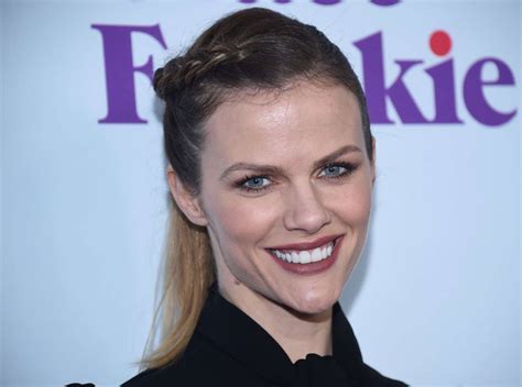 Brooklyn Decker: Grace and Frankie Season 3 Premiere -02 | GotCeleb