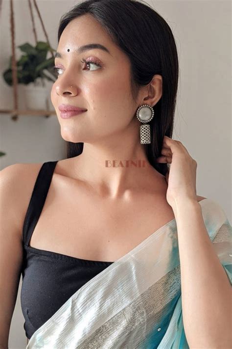 Share 142+ fancy earrings for saree super hot - vietkidsiq.edu.vn