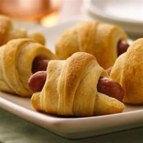 Preparing Delectable Crescent Roll Hot Dogs Mini Has Never Been This Easy!