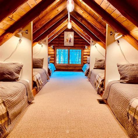 cabin4ever on Instagram: “The ultimate sleep over loft 🛏 Photo by @thesnowflakecabin” | House ...