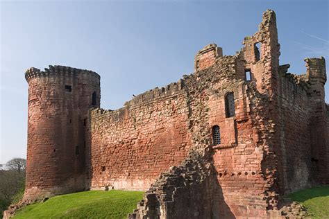 Bothwell Castle - History and Facts | History Hit