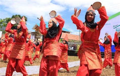 TARI PIRING : Sejarah, Properti, Asal, Gerakan dan Pola Lantai