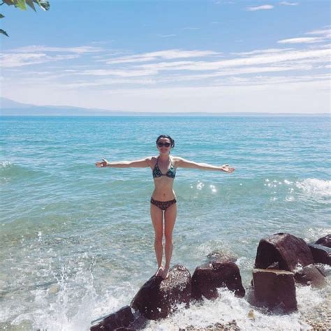 Maisie Williams in Bikini – Instagram – GotCeleb