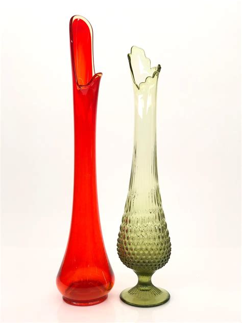 Lot - 2pc L E Smith Stretch Glass Vases