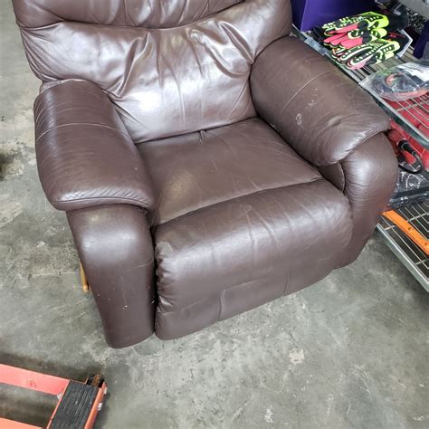 BROWN LEATHER LAZY BOY RECLINER - Big Valley Auction