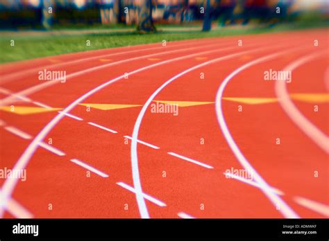 Empty race track Stock Photo - Alamy