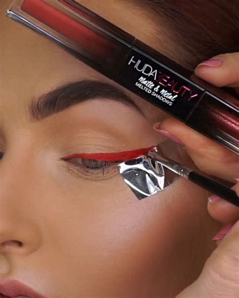 Red Eyeliner [Video] | No eyeliner makeup, Red eyeliner, Makeup ...