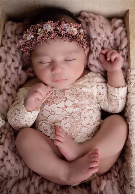 Foto Newborn, Newborn Photo Props, Newborn Photography Girl Diy, Baby Shooting, Baby Poses ...