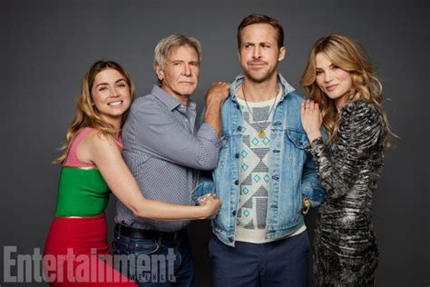 The cast of 'Blade Runner: 2049' poses in the Comic-Con 2017 - Photos ...