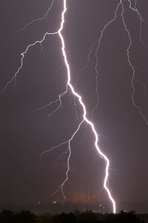 File:Lightning in Zdolbuniv.jpg - Wikimedia Commons