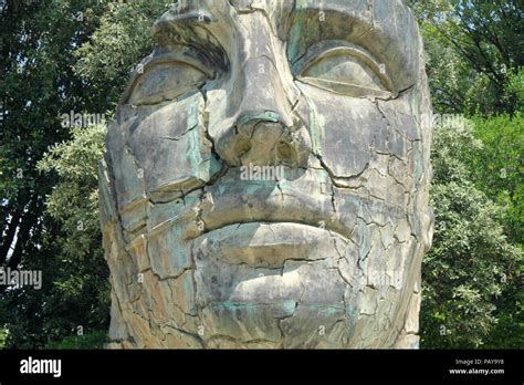 Statue in boboli garden hi-res stock photography and images - Alamy