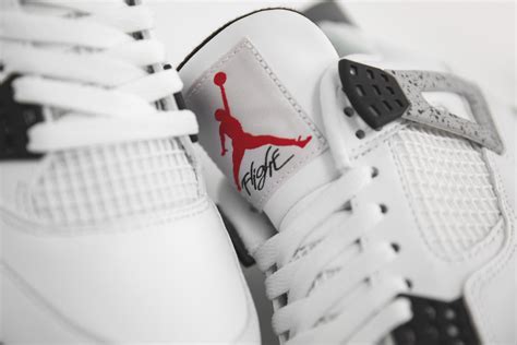 Sneakers: Jordan 4 White Cement OG | LES ILLUMINATI