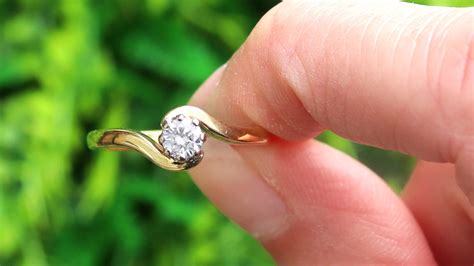 Beyond Tradition: Teardrop Diamond Engagement Rings in Non-Traditional ...