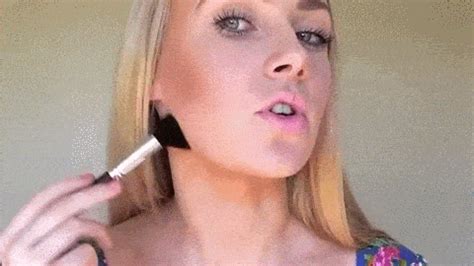 Slim Your Face Makeup Tricks - How to Contour and Highlight Your Face