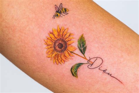 Update 85+ minimal sunflower tattoo latest - in.cdgdbentre