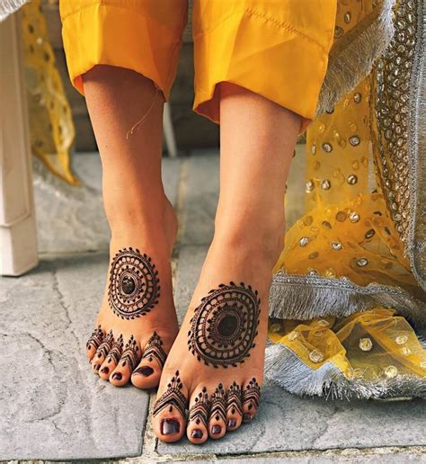 Minimalistic Feet Mehendi Designs To Pin For Your Wedding