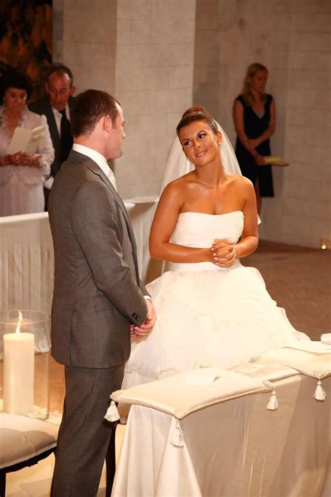 Wayne Rooney Wedding Photos : Wayne Rooney gets drunk and crashes a ...