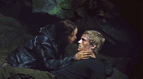 the hunger games katniss and peeta kiss scene - Google zoeken | the hunger games | Pinterest ...