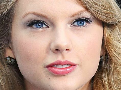 What is Taylor Swift's eye color? (Celebrity Exclusive)