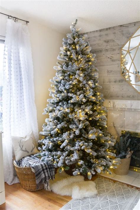 25 Snowy Christmas Home Decor Ideas - DigsDigs