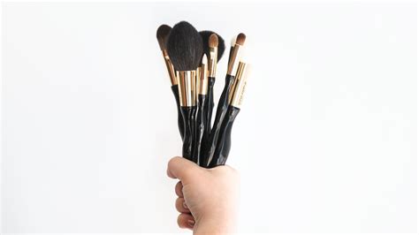 This Story of Dirty Makeup Brushes Will Make You Cringe | Allure