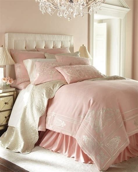 Pastel color palettes in elegant bedroom designs