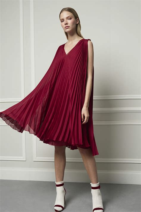 Carolina Herrera Pleated Crepe Trapeze Dress in Red — UFO No More