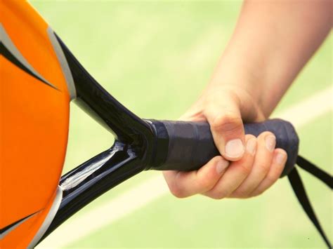 Tennis Racket Grip Size: 2 Ways to Find out the Best Grip Size for You ...
