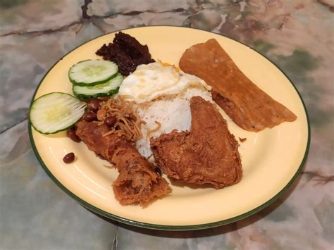 Review: Ponggol Nasi Lemak (Singapore)