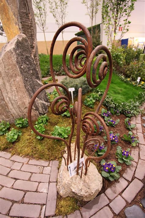 Outdoor Metal Art | Metal garden art, Garden art sculptures, Garden art