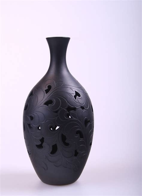 black pottery vase with carved flowers | jason5yuan | Flickr