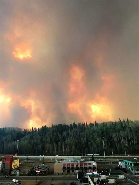 Wildfire burning in Fort McMurray Alberta Canada 5/4/2016 #ymmfire Calgary Alberta, Alberta ...